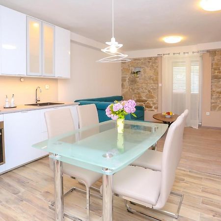 Apartment Dvor Split Bagian luar foto
