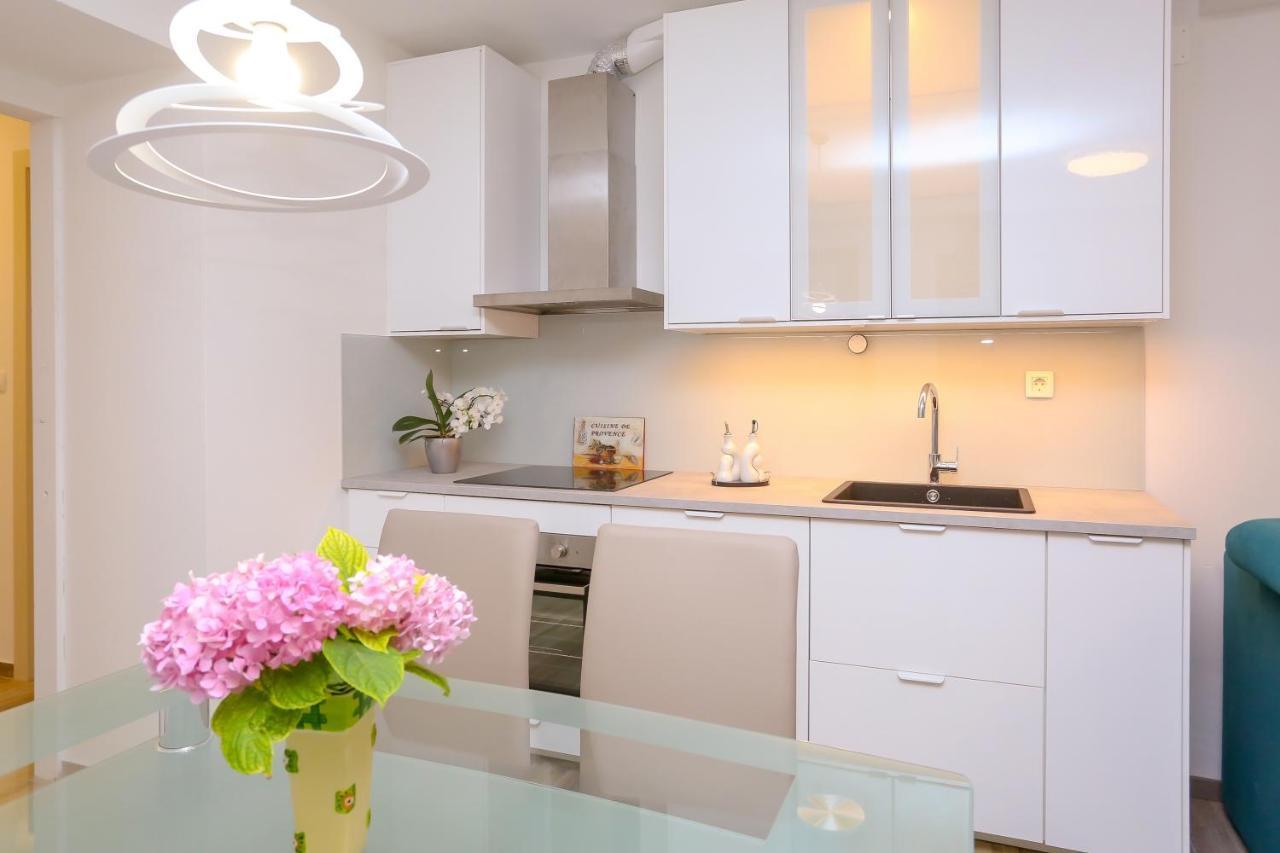 Apartment Dvor Split Bagian luar foto