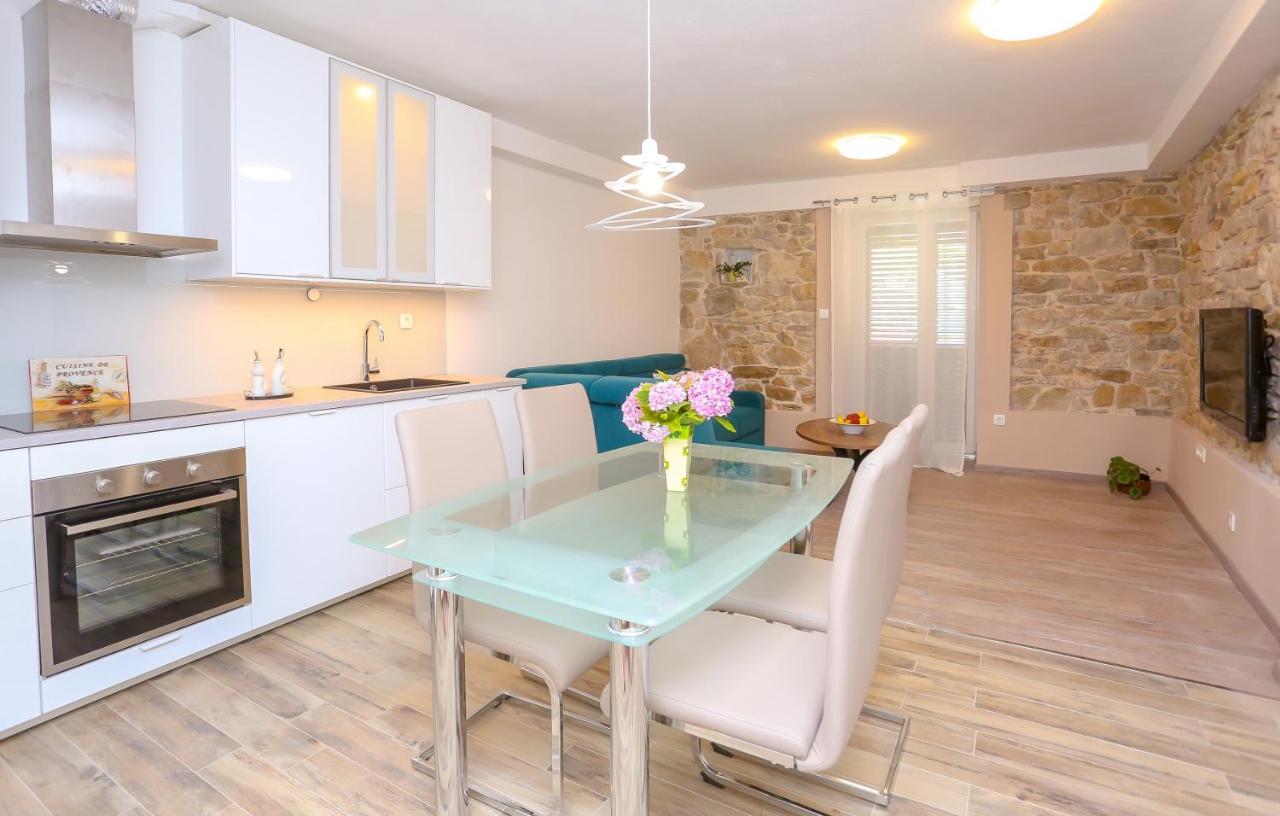 Apartment Dvor Split Bagian luar foto