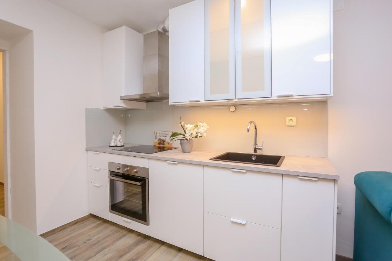 Apartment Dvor Split Bagian luar foto