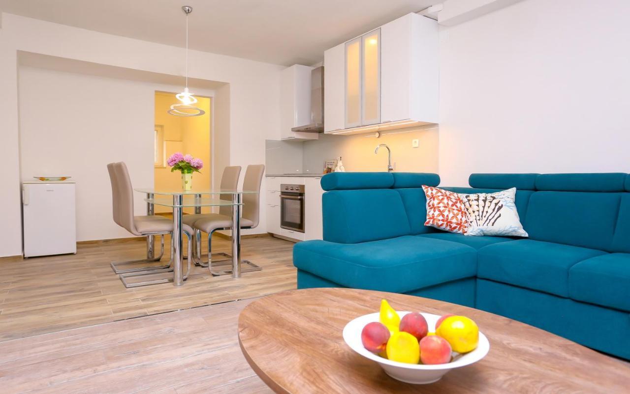Apartment Dvor Split Bagian luar foto