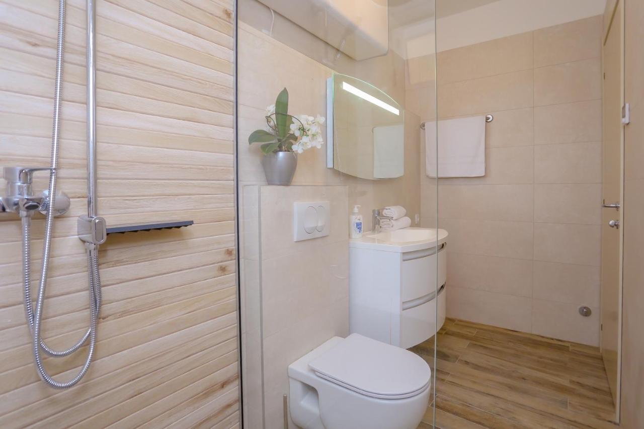 Apartment Dvor Split Bagian luar foto