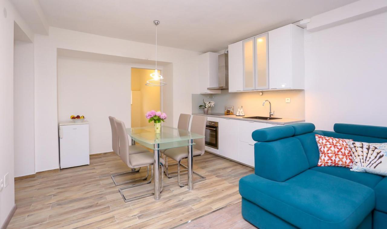 Apartment Dvor Split Bagian luar foto