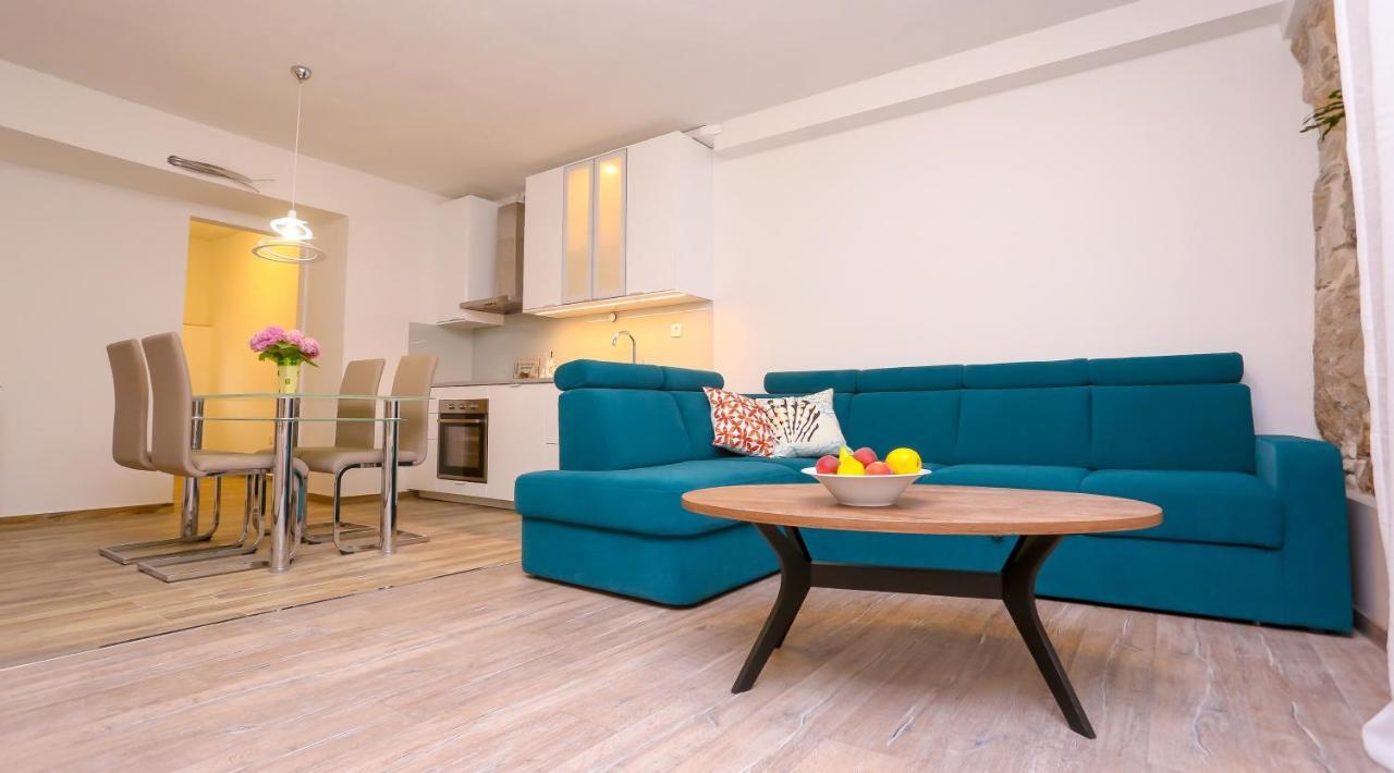 Apartment Dvor Split Bagian luar foto