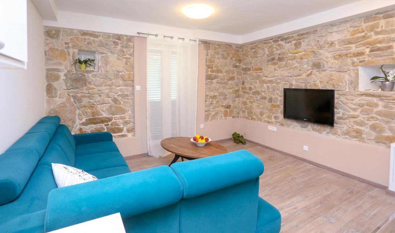 Apartment Dvor Split Bagian luar foto